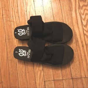 NWOT 90s strapy platform sandal